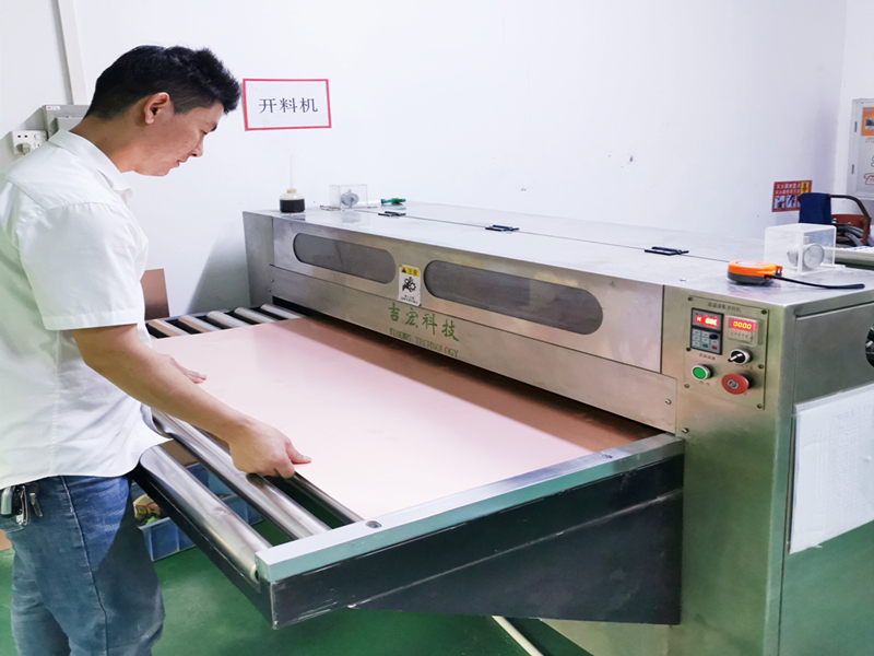 吉宏全自動(dòng)開料機(jī)